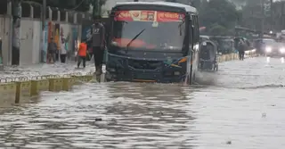 টানা বৃষ্টিতে চট্টগ্রামের কয়েক এলাকায় জলাবদ্ধতায় ভোগান্তি